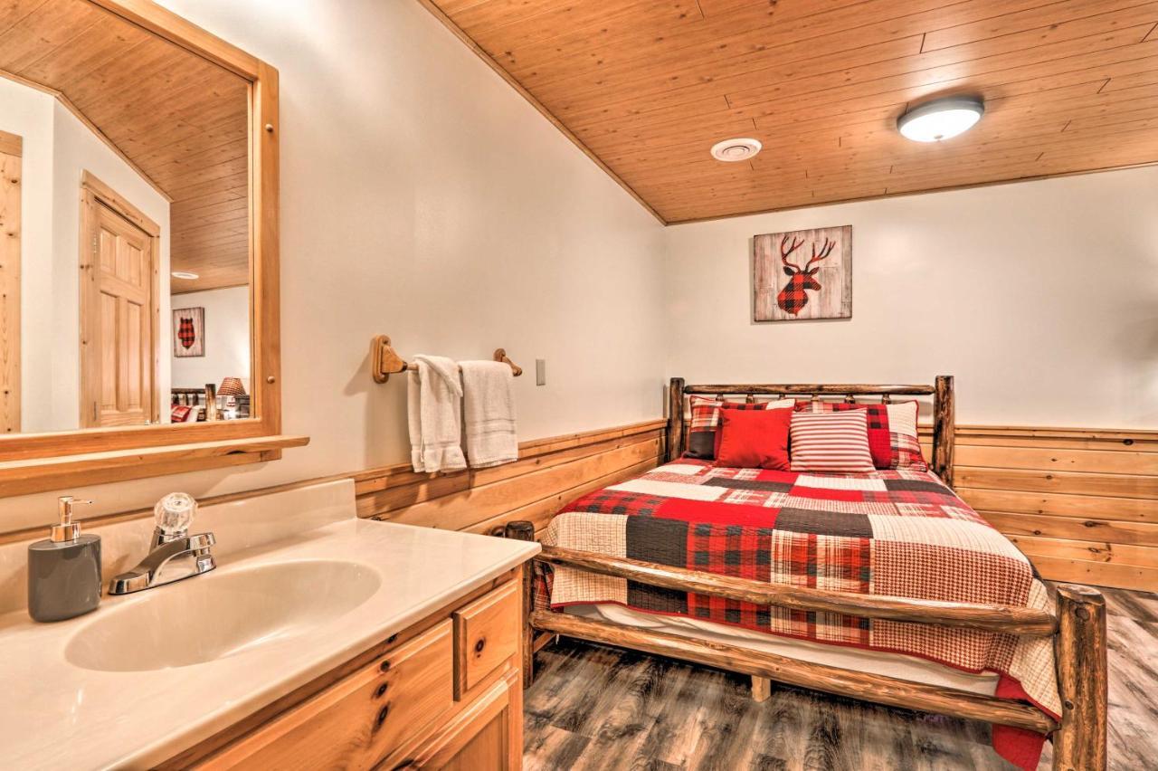 Cozy Cabin With Hot Tub In The Heart Of Pigeon Forge Villa Exterior foto