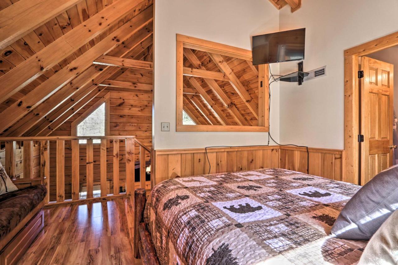 Cozy Cabin With Hot Tub In The Heart Of Pigeon Forge Villa Exterior foto