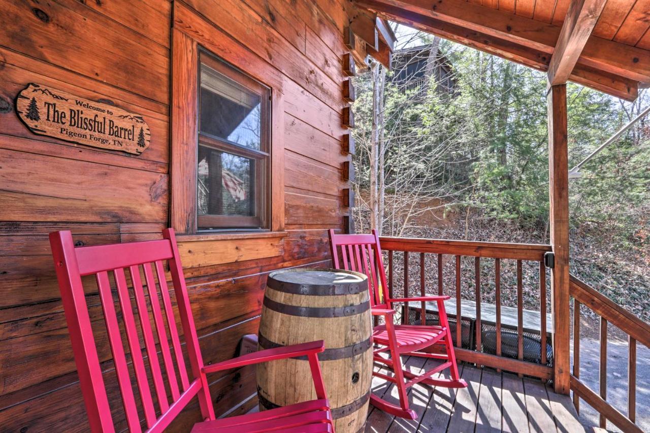 Cozy Cabin With Hot Tub In The Heart Of Pigeon Forge Villa Exterior foto